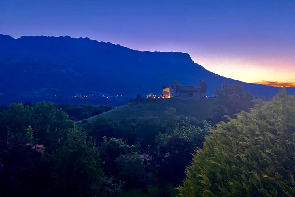 Au Calme Avec Vue Magnifique A Saint Maximin Apartment Exterior photo