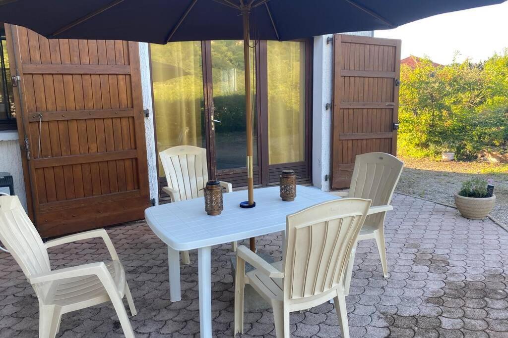 Au Calme Avec Vue Magnifique A Saint Maximin Apartment Exterior photo